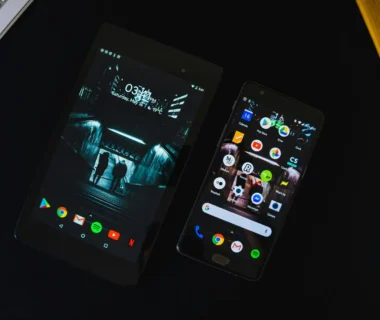 black android smartphone displaying home screen